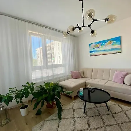 Lucao Apartment, 1-4 Guests, Free Parking & Wifi, 10 Min From Downtown *