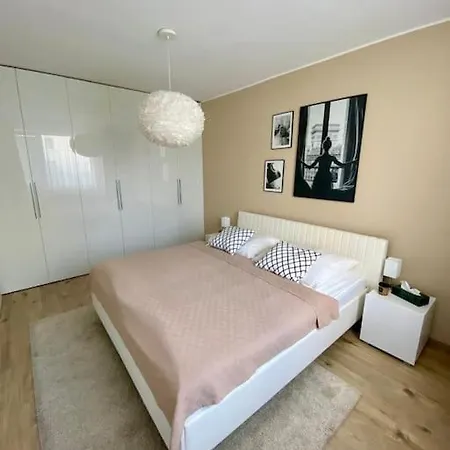 Apartman Lucao Apartment, 1-4 Guests, Free Parking & Wifi, 10 Min From Downtown