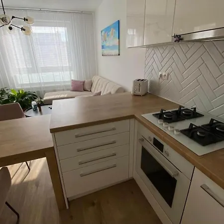 شقة Bratislava, Lucao Family Apartment, Balcony, Free Parking, Aircondition, 8Km Old Town