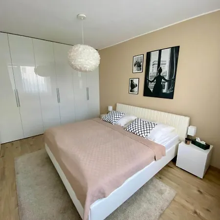 Bratislava, Lucao Family Apartment, Balcony, Free Parking, Aircondition, 8km Old Town Apartment *