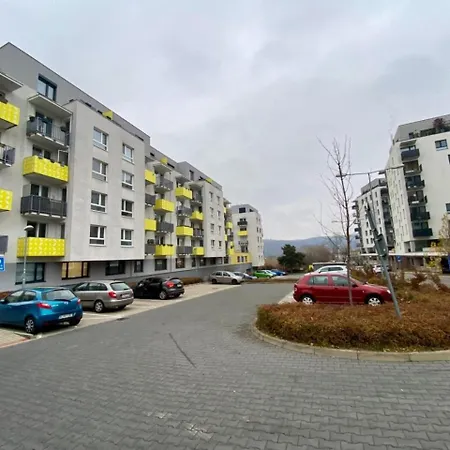 Апартаменти Bratislava, Lucao Family Apartment, Balcony, Free Parking, Aircondition, 8km Old Town Братислава