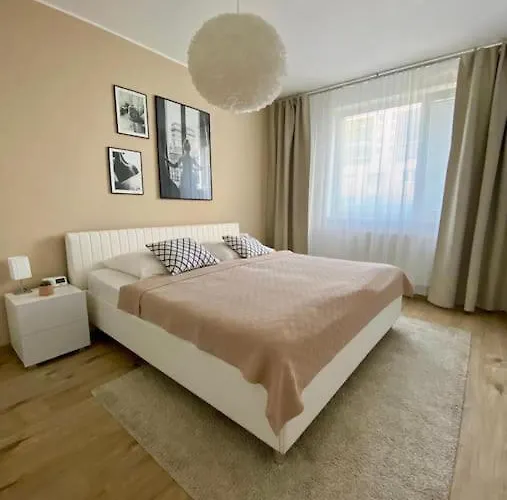 Lucao Apartment, 1-4 Guests, Free Parking & Wifi, 10 Min From Downtown Appartement Bratislava
