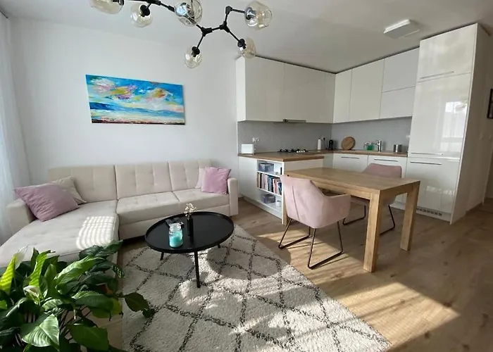 Bratislava, Lucao Family Apartment, Balcony, Free Parking, Aircondition, 8Km Old Town Апартаменты *