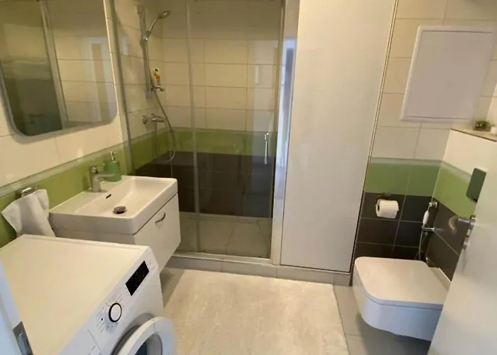 Bratislava, Lucao Family Apartment, Balcony, Free Parking, Aircondition, 8Km Old Town براتسيلافا