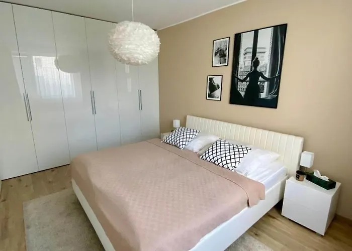 Bratislava, Lucao Family Apartment, Balcony, Free Parking, Aircondition, 8Km Old Town شقة *