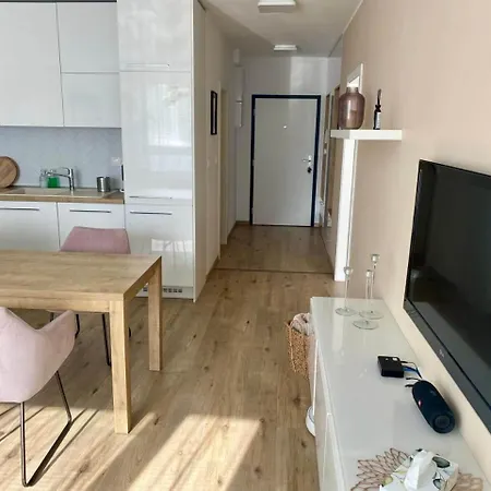 דירה Bratislava, Lucao Family Apartment, Balcony, Free Parking, Aircondition, 8km Old Town ברטיסלאבה