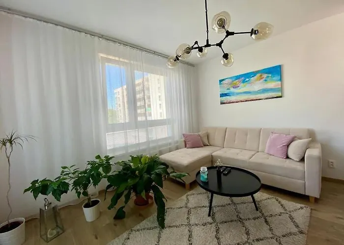 Bratislava, Lucao Family Apartment, Balcony, Free Parking, Aircondition, 8Km Old Town *