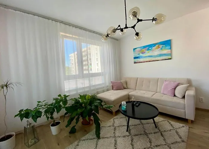 Bratislava, Lucao Family Apartment, Balcony, Free Parking, Aircondition, 8Km Old Town *